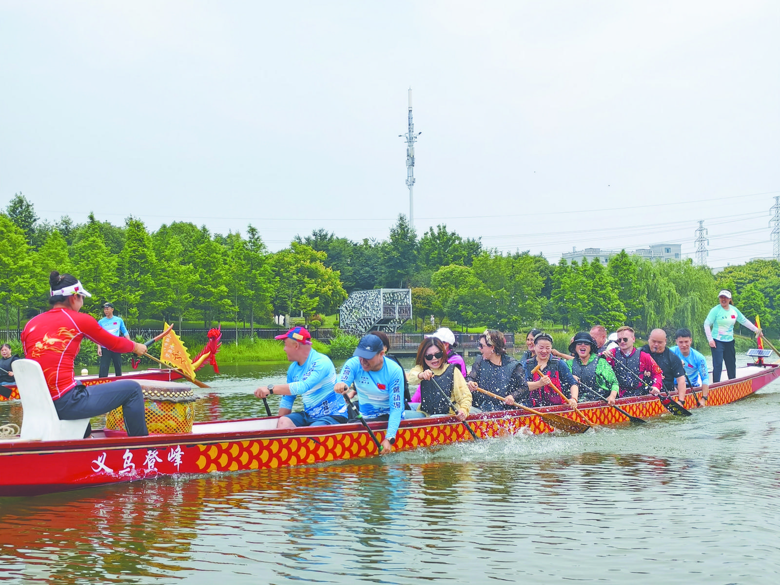  义乌：外国友人体验民俗迎端午 